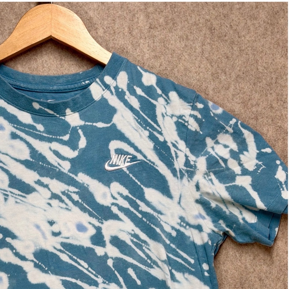 Nike Mens XS Blue White Tie Dye Splash Short Sleeve T-Shirt Swoosh Logo Tee